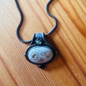 Vintage America Black and Cream Pendant Necklace